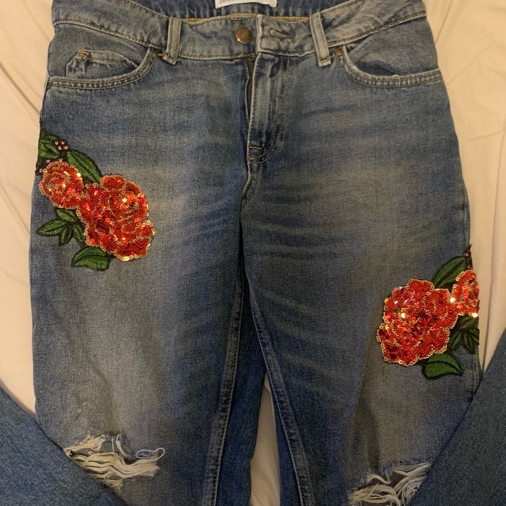 Zara Basic Denim Distressed Floral Embroidered Jeans Women's